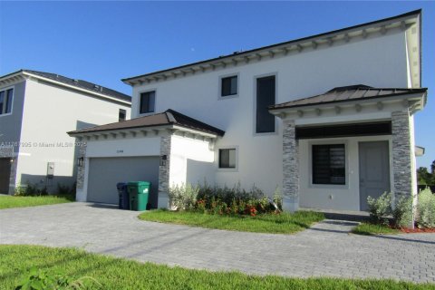 Купить виллу или дом в Майами, Флорида 4 спальни, 240.25м2, № 1596998 - фото 2