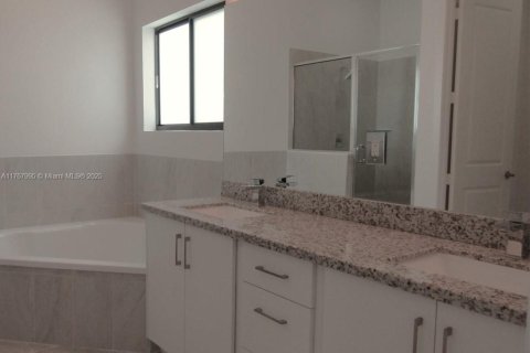 Купить виллу или дом в Майами, Флорида 4 спальни, 240.25м2, № 1596998 - фото 18