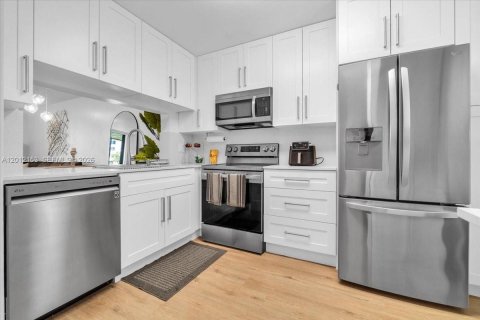 Condominio en Deerfield Beach, Florida, 2 dormitorios  № 2074539