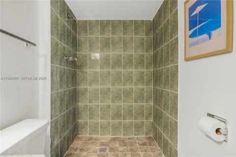 Condo in Aventura, Florida, 2 bedrooms № 2028669 - photo 23