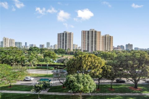 Condo in Aventura, Florida, 2 bedrooms № 2028669 - photo 29