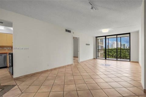 Condo in Aventura, Florida, 2 bedrooms № 2028669 - photo 5