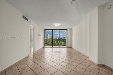 Condo in Aventura, Florida, 2 bedrooms № 2028669 - photo 6