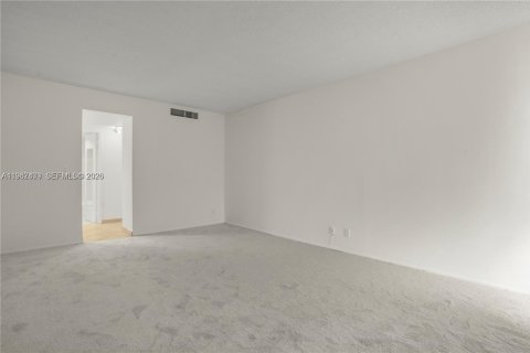 Condo in Aventura, Florida, 2 bedrooms № 2028669 - photo 16