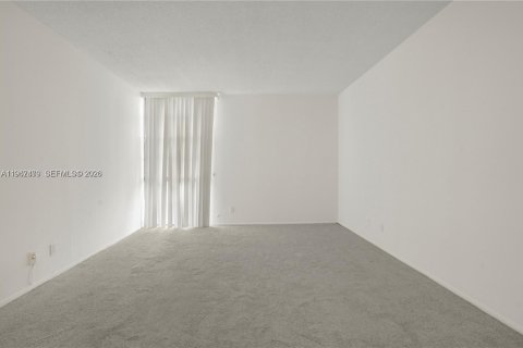 Condo in Aventura, Florida, 2 bedrooms № 2028669 - photo 17