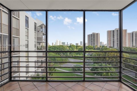 Condo in Aventura, Florida, 2 bedrooms № 2028669 - photo 27
