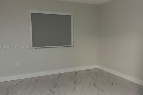 Touwnhouse à louer à Pembroke Pines, Floride: 2 chambres, 90.12 m2 № 1889800 - photo 15