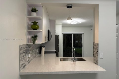Touwnhouse à louer à Pembroke Pines, Floride: 2 chambres, 90.12 m2 № 1889800 - photo 25