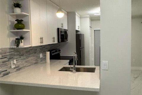 Touwnhouse à louer à Pembroke Pines, Floride: 2 chambres, 90.12 m2 № 1889800 - photo 5