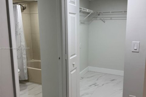 Touwnhouse à louer à Pembroke Pines, Floride: 2 chambres, 90.12 m2 № 1889800 - photo 20