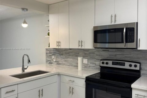 Touwnhouse à louer à Pembroke Pines, Floride: 2 chambres, 90.12 m2 № 1889800 - photo 6