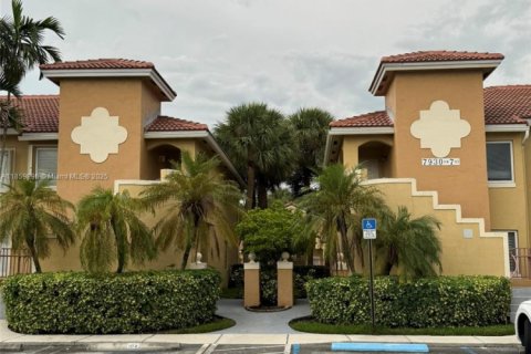 Touwnhouse à louer à Pembroke Pines, Floride: 2 chambres, 90.12 m2 № 1889800 - photo 1