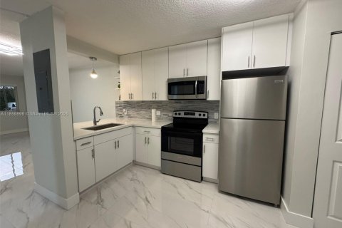 Touwnhouse à louer à Pembroke Pines, Floride: 2 chambres, 90.12 m2 № 1889800 - photo 29