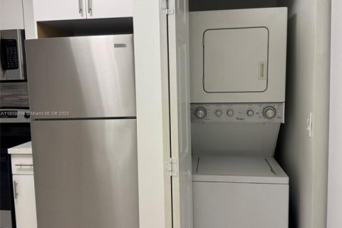 Touwnhouse à louer à Pembroke Pines, Floride: 2 chambres, 90.12 m2 № 1889800 - photo 9