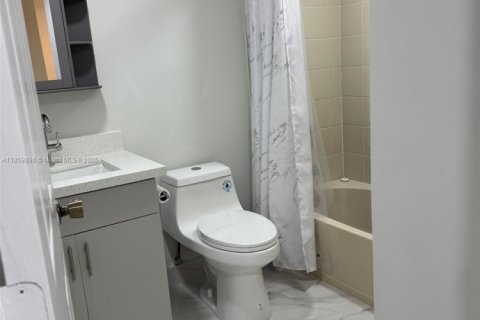 Touwnhouse à louer à Pembroke Pines, Floride: 2 chambres, 90.12 m2 № 1889800 - photo 17