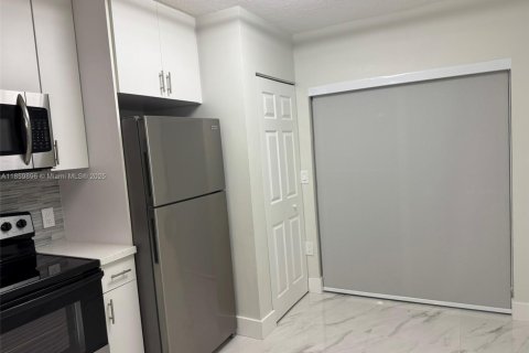 Touwnhouse à louer à Pembroke Pines, Floride: 2 chambres, 90.12 m2 № 1889800 - photo 8