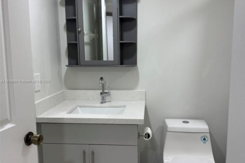 Touwnhouse à louer à Pembroke Pines, Floride: 2 chambres, 90.12 m2 № 1889800 - photo 18