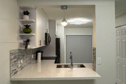 Touwnhouse à louer à Pembroke Pines, Floride: 2 chambres, 90.12 m2 № 1889800 - photo 4