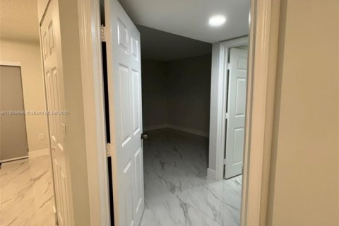 Touwnhouse à louer à Pembroke Pines, Floride: 2 chambres, 90.12 m2 № 1889800 - photo 13