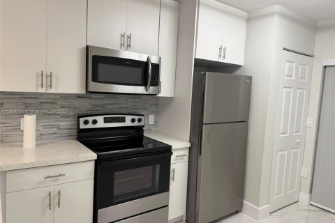 Touwnhouse à louer à Pembroke Pines, Floride: 2 chambres, 90.12 m2 № 1889800 - photo 7