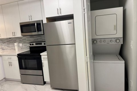 Touwnhouse à louer à Pembroke Pines, Floride: 2 chambres, 90.12 m2 № 1889800 - photo 10