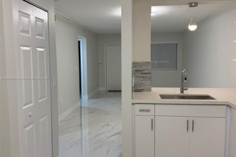 Touwnhouse à louer à Pembroke Pines, Floride: 2 chambres, 90.12 m2 № 1889800 - photo 11