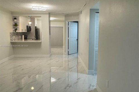 Touwnhouse à louer à Pembroke Pines, Floride: 2 chambres, 90.12 m2 № 1889800 - photo 3