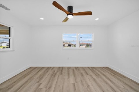 House in New Port Richey, Florida 3 bedrooms, 120.77 sq.m. № 1878085 - photo 21
