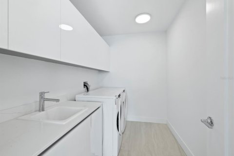 Copropriété à louer à Sarasota, Floride: 2 chambres, 173.63 m2 № 2145028 - photo 18