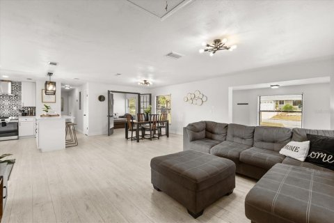 Casa en venta en Orlando, Florida, 3 dormitorios, 132.48 m2 № 2135117 - foto 5
