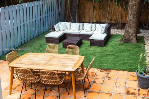 Apartment in Miami, Florida 2 bedrooms, 214.79 sq.m. № 1945211 - photo 7