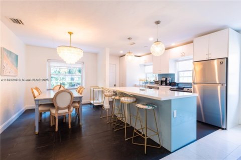 Apartment in Miami, Florida 2 bedrooms, 214.79 sq.m. № 1945211 - photo 4