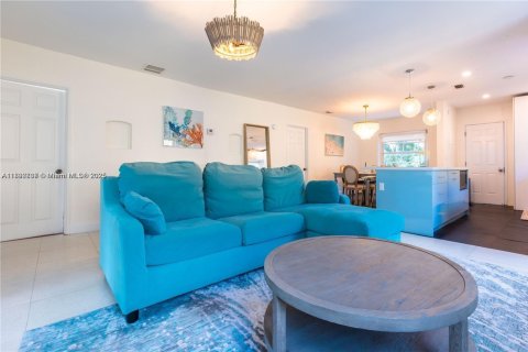 Apartment in Miami, Florida 2 bedrooms, 214.79 sq.m. № 1945211 - photo 19