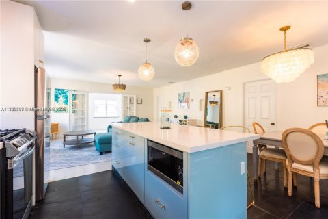 Apartment in Miami, Florida 2 bedrooms, 214.79 sq.m. № 1945211 - photo 1