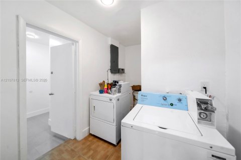 Купить виллу или дом в Майами-Гарденс, Флорида 5 спален, 228.08м2, № 2419417 - фото 18