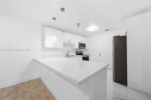Купить виллу или дом в Майами-Гарденс, Флорида 5 спален, 228.08м2, № 2419417 - фото 6