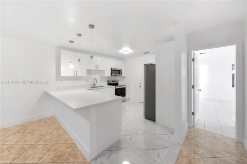 Купить виллу или дом в Майами-Гарденс, Флорида 5 спален, 228.08м2, № 2419417 - фото 4