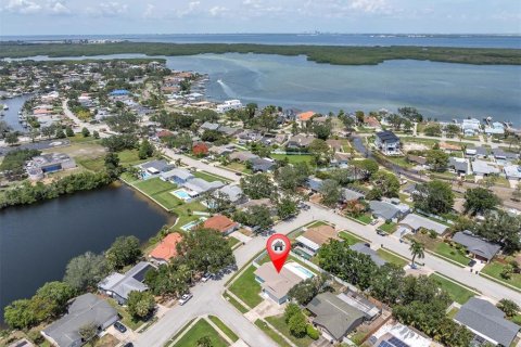 House in Saint Petersburg, Florida 3 bedrooms, 144.56 sq.m. № 1624936 - photo 3