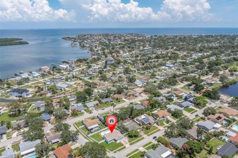 House in Saint Petersburg, Florida 3 bedrooms, 144.56 sq.m. № 1624936 - photo 2