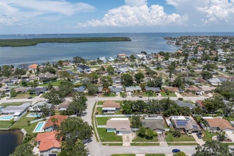 House in Saint Petersburg, Florida 3 bedrooms, 144.56 sq.m. № 1624936 - photo 25