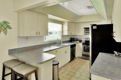 House in Saint Petersburg, Florida 3 bedrooms, 144.56 sq.m. № 1624936 - photo 16