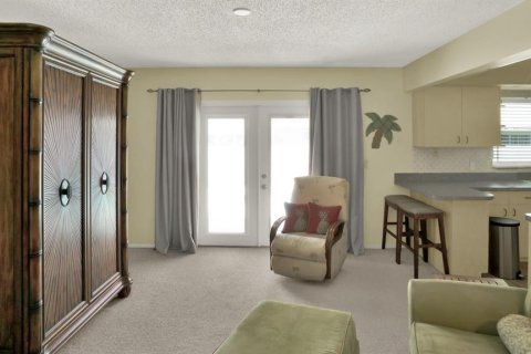 House in Saint Petersburg, Florida 3 bedrooms, 144.56 sq.m. № 1624936 - photo 11