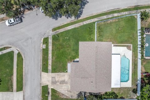 House in Saint Petersburg, Florida 3 bedrooms, 144.56 sq.m. № 1624936 - photo 4