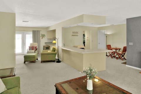 House in Saint Petersburg, Florida 3 bedrooms, 144.56 sq.m. № 1624936 - photo 8