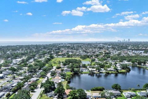 House in Saint Petersburg, Florida 3 bedrooms, 144.56 sq.m. № 1624936 - photo 22