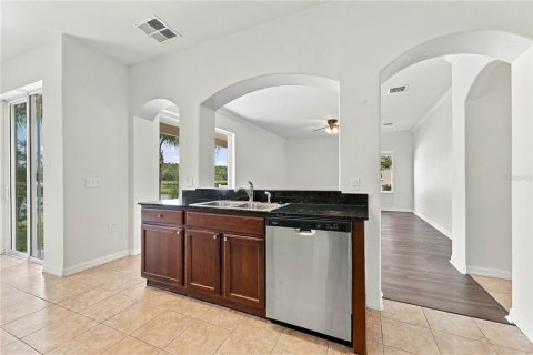 Casa en venta en Land O' Lakes, Florida, 6 dormitorios, 286.98 m2 № 2362645 - foto 11