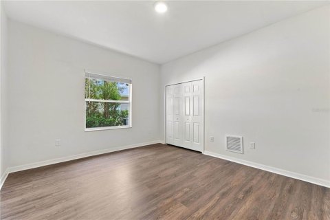 Casa en venta en Land O' Lakes, Florida, 6 dormitorios, 286.98 m2 № 2362645 - foto 28