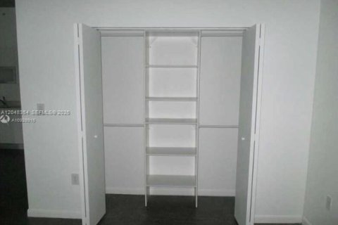 Condo in Miami, Florida, 1 bedroom № 2186356 - photo 7