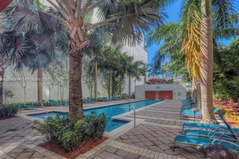 Condo in Miami, Florida, 1 bedroom № 2186356 - photo 21