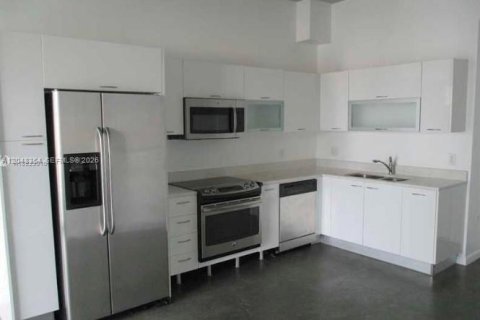 Condo in Miami, Florida, 1 bedroom № 2186356 - photo 3